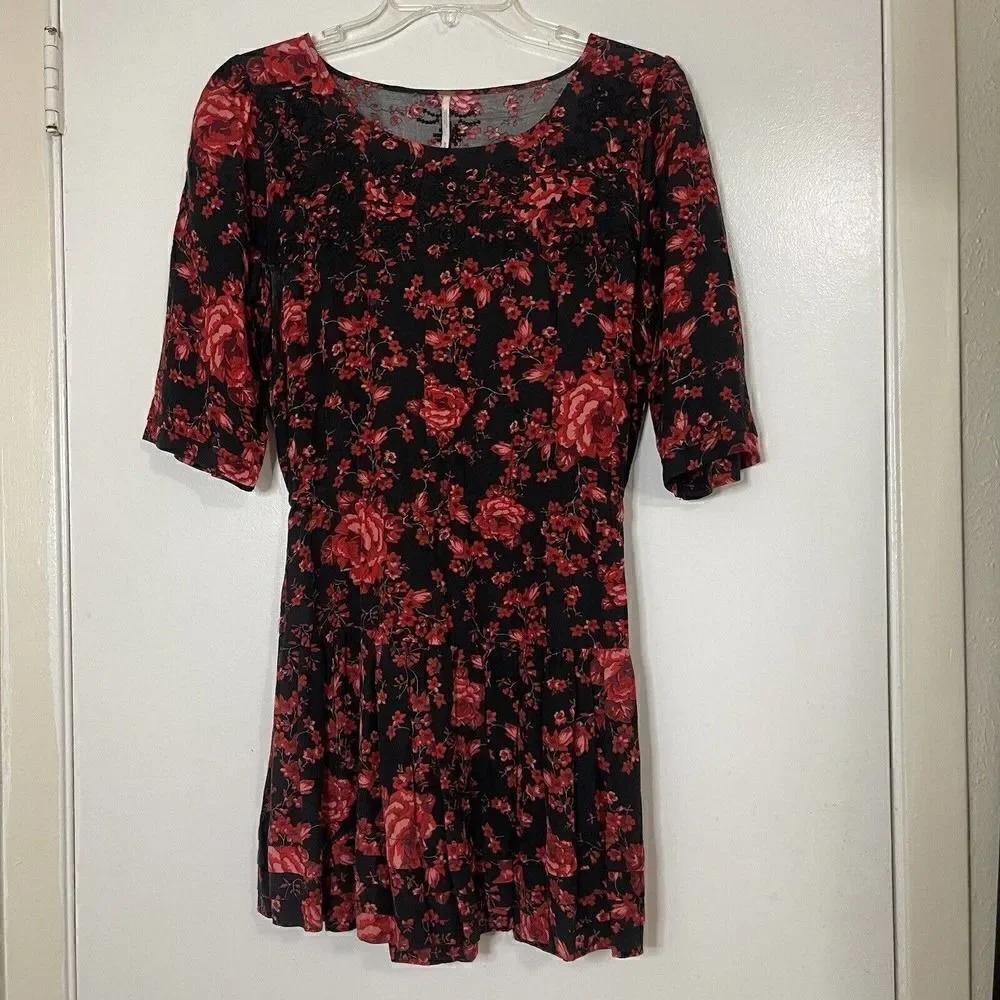 Free People Red floral embroidered cinch waist swing dress size Medium